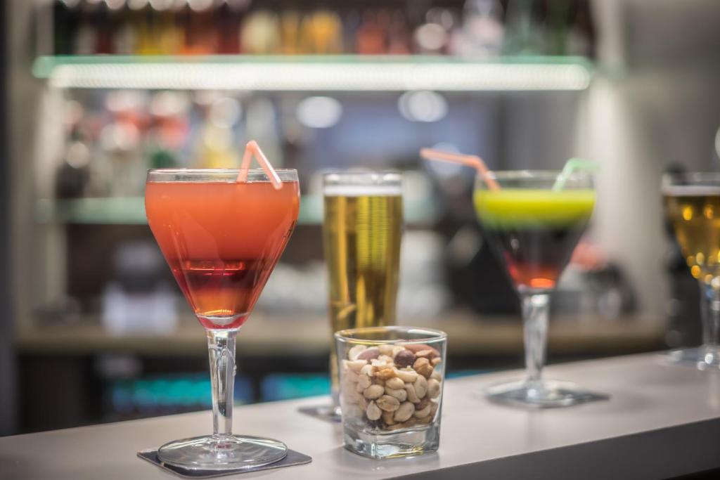 Bar | 131121259 131121259
